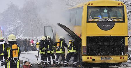 Niemcy: na autostradzie zapalił się polski autokar