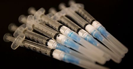 Pielęgniarki podały dzieciom końskie dawki szczepionki