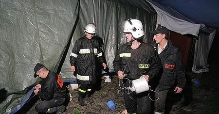 300 strażaków usuwało skutki burz, 3 zostało rannych