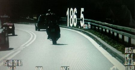 Uciekał przed policją 190 km/h - dostał 64 pkt. karne