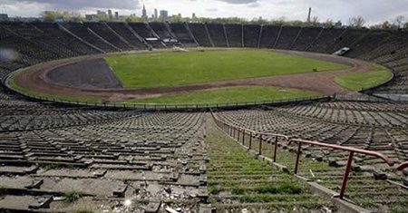 Borowski do dymisji, bo nieradzi sobie z budową stadionu