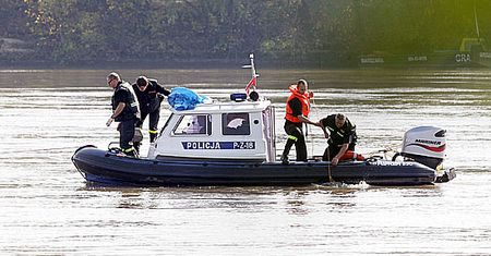 Policja szuka 16-latka, który spadł z mostu do Wisły