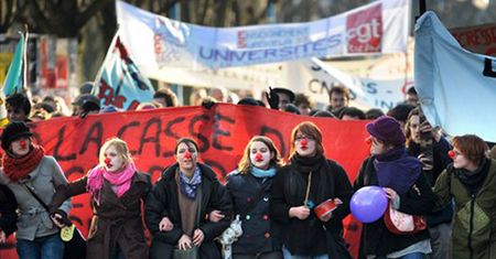 Francuscy pracownicy naukowi demonstrują przeciw reformom