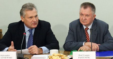 Kwaśniewski: obecna konstytucja jest skuteczna