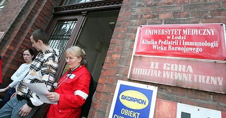 Wstrzymana ewakuacja walącego się szpitala