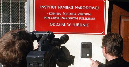 Dokumenty z IPN znalezione na wysypisku śmieci