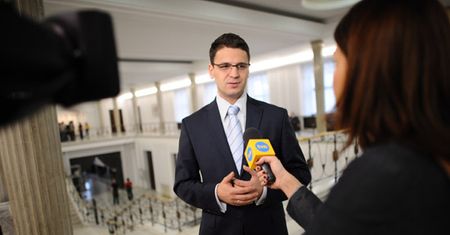 Lis: chłystek obsztorcowuje "gówniarza" premiera