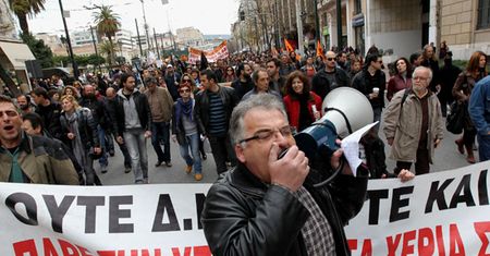 Zaostrza się strajk w Grecji - policja użyła gazu