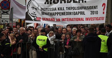 Gorąco przed Pałacem Prezydenckim - dwie manifestacje "przywitały" Obamę