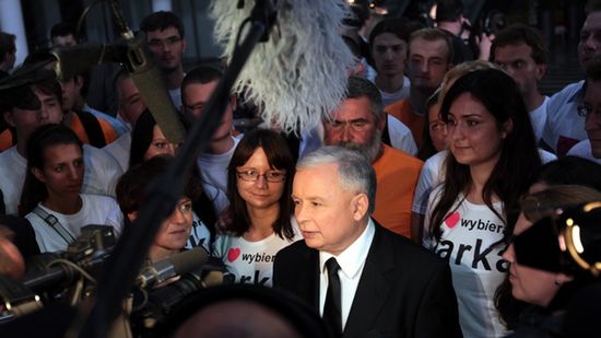 Jarosław Kaczyński udziela wypowiedzi po telewizyjnej debacie