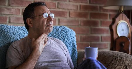 1 osoba zaraża 3 kolejne. Aż 30 proc. hospitalizowanych seniorów umiera w ciągu roku