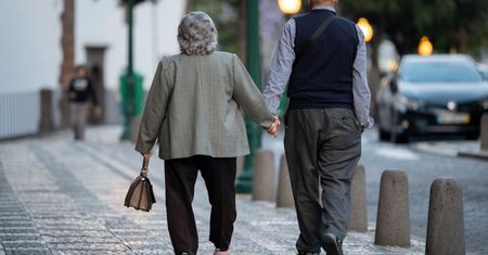 Nie tylko problemy z pamięcią. Alzheimera zdradzi też ciało