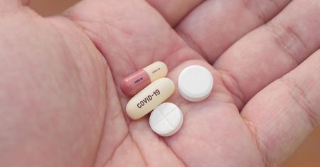 Aspiryna a leczenie COVID-19. Stary lek daje nową nadzieję dla chorych