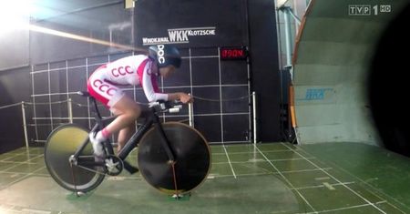 Polscy kolarze w tunelu aerodynamicznym