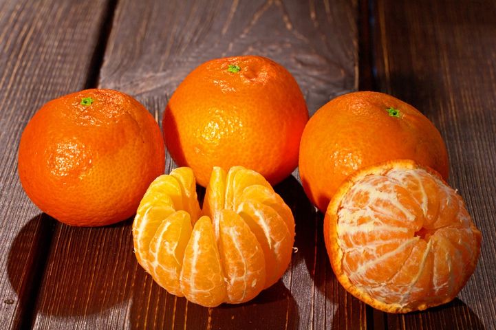 Nalewka z mandarynek to smaczny i aromatyczny napój alkoholowy, który ma działanie prozdrowotne.