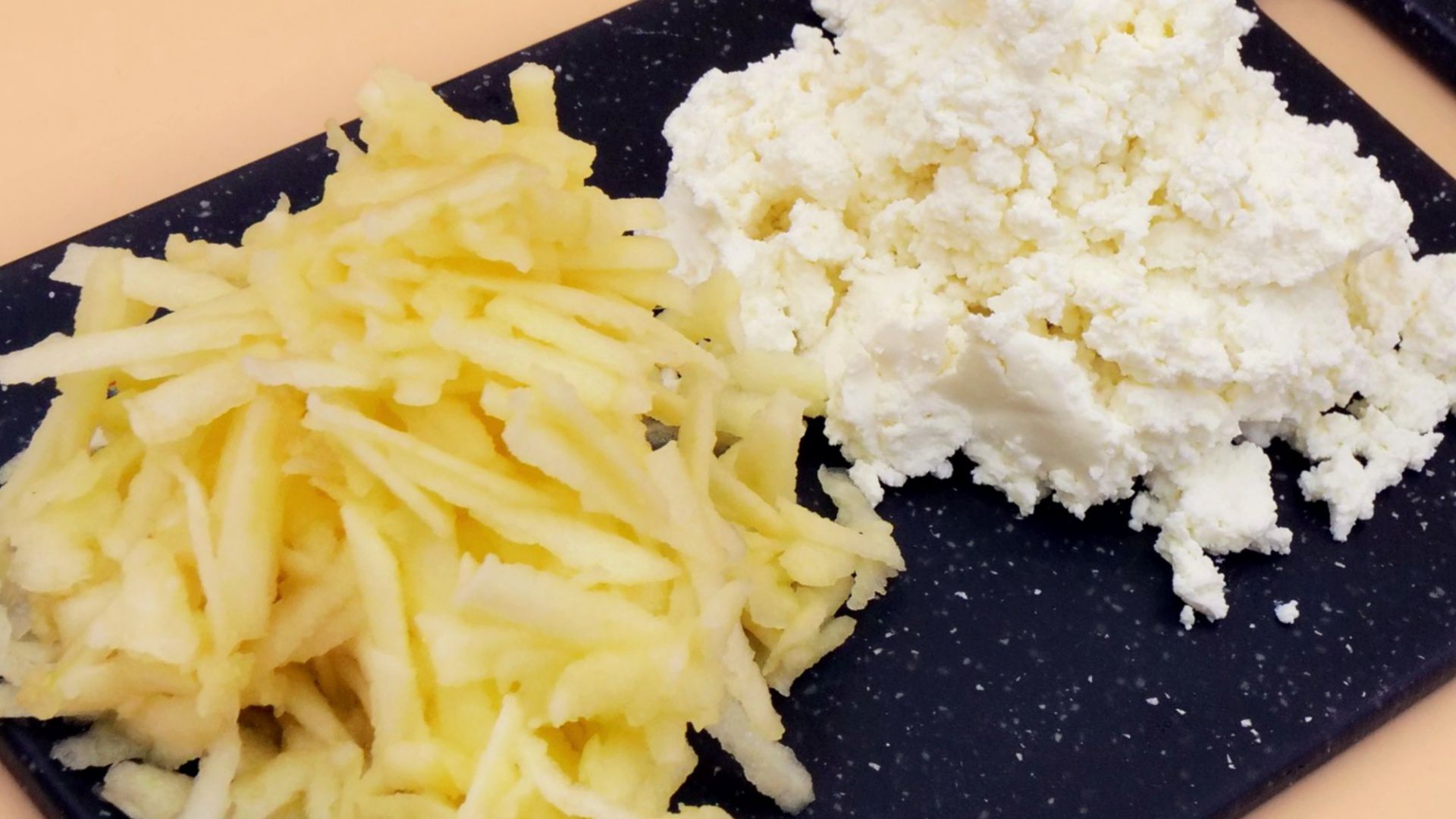 Nabiał bez laktozy to dobre rozwiązanie dla osób, które odczuwają dolegliwości po spożyciu mleka i jego przetworów.