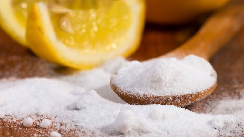 Benzoesan sodu jest konserwantem stosowanym w żywności, oznaczanym symbolem E211