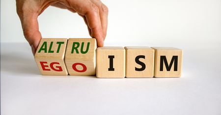 Egoizm a egocentryzm – podobieństwa i różnice