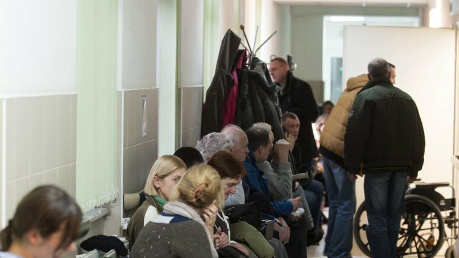 Czy lekarz ma prawo odmówić wizyty dziecku z wysoką gorączką? Dr Jankowski wyjaśnia (WIDEO)