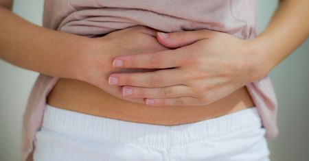Miesiączka – definicja, fizjologia, pierwsza menstruacja, problemy, ból
