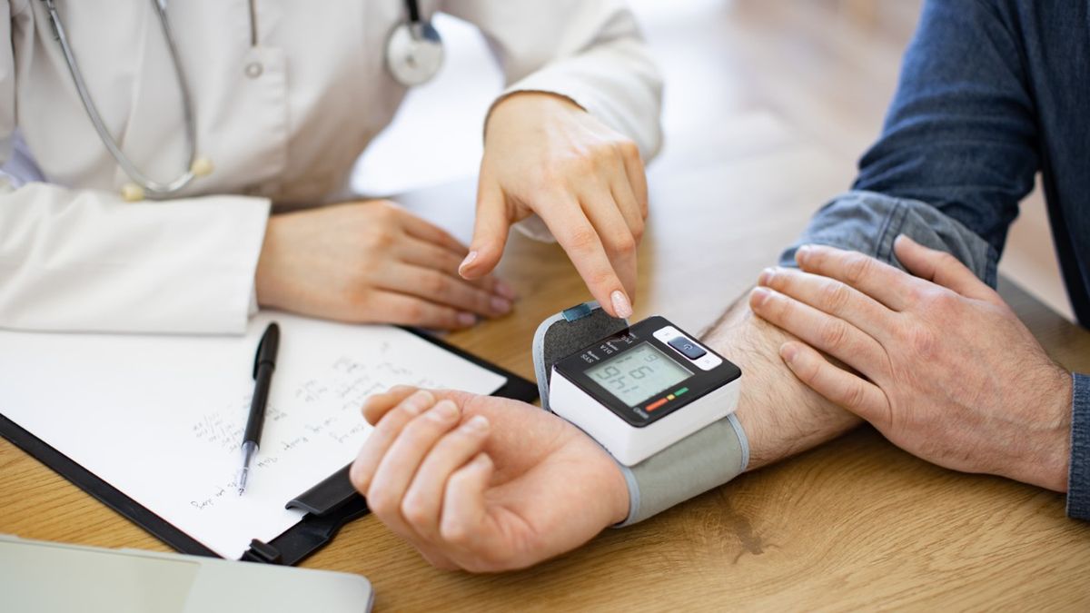 Metyldopa jest substancją czynną leku, który obniża ciśnienie tętnicze krwi.