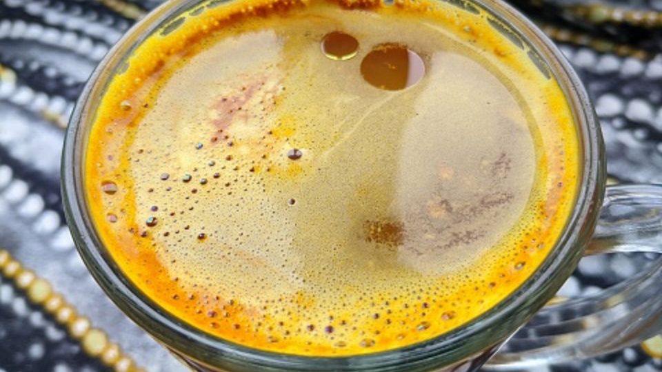 Napój z imbirem i kurkumą na wzmocnienie odporności