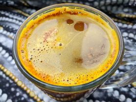 Napój z imbirem i kurkumą na wzmocnienie odporności