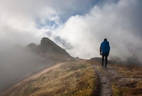 Chodzenie po górach - korzyści zdrowotne, wyposażenie, zasady bezpieczeństwa