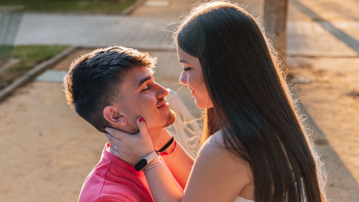 Pierwszy pocałunek może mieć równe skutki psychologiczne - zarówno pozytywne, jak i negatywne