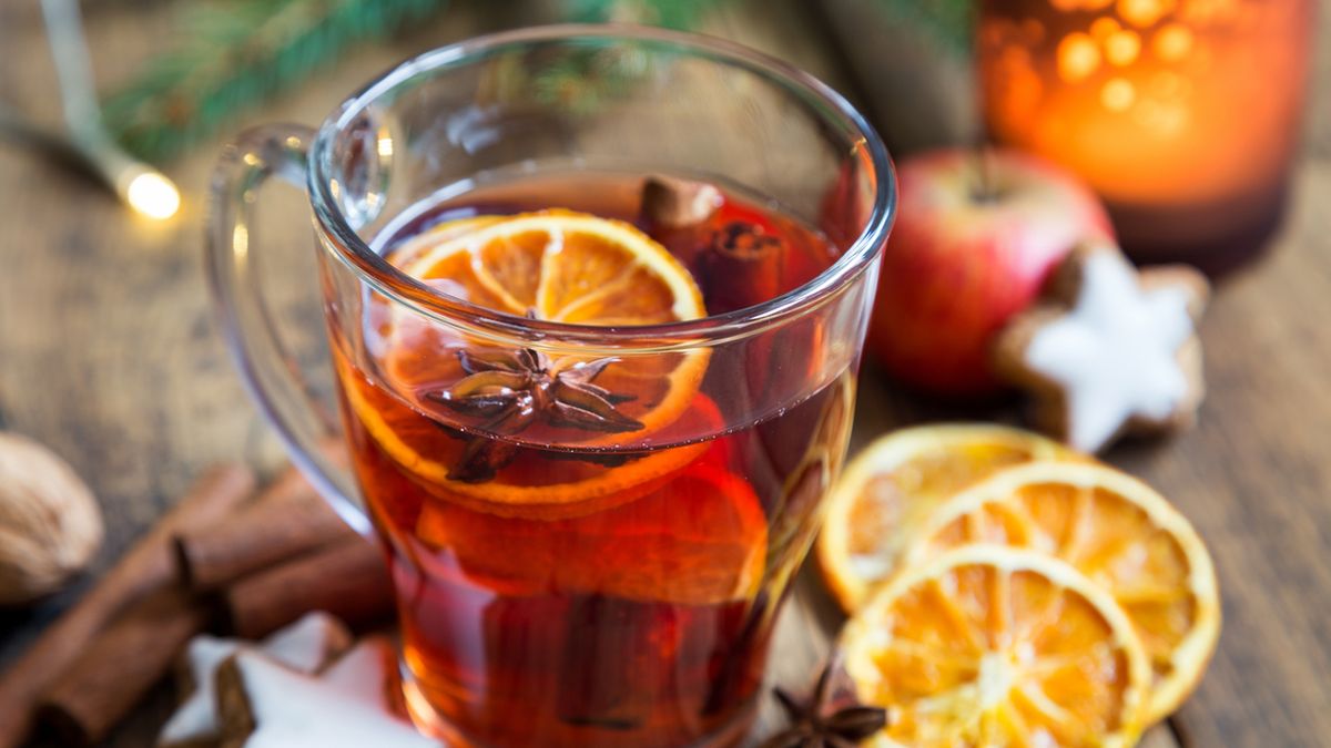 Poncz to napój bezalkoholowy albo alkoholowy.