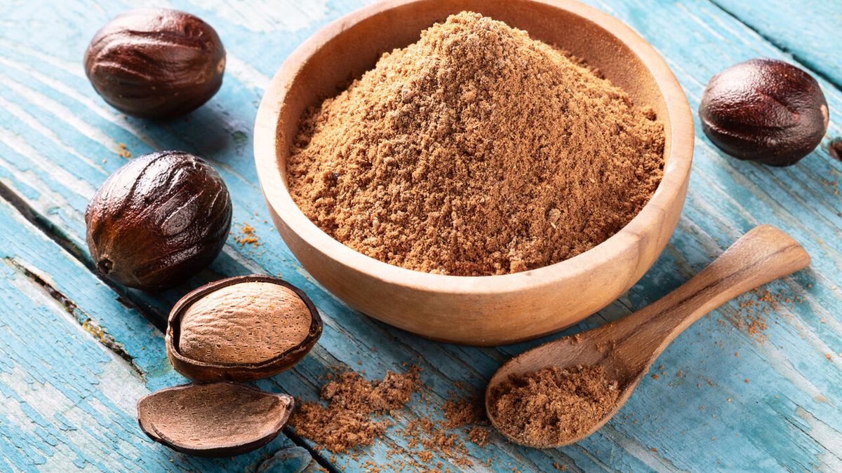 Gałka muszkatołowa to popularna przyprawa, która ze względu na właściwości lecznicze znajduje zastosowanie w medycynie naturalnej.