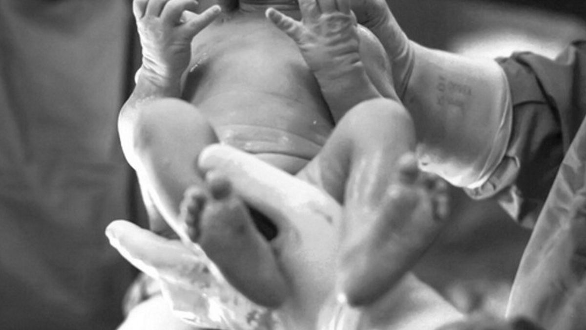 Niemowlę zmarło po miesiącu. Wszystko przez martwicze zapalenie jelit