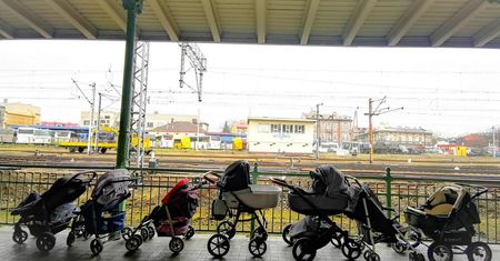 Zdjęcia, które chwytają za serce! Polacy przekazują wózki dziecięce dla uchodźców z Ukrainy