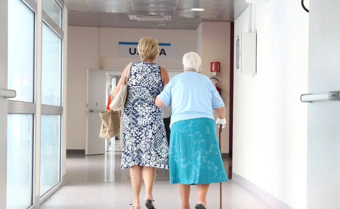 Zasłabnięcie - czym jest, przyczyny zasłabnięcia, objawy, pierwsza pomoc