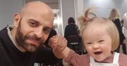 Luca Trapanese to samotny gej, który adoptował dziewczynkę z zespołem Downa. Wzruszająca historia miłości