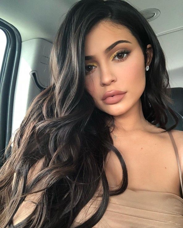 Kylie Jenner usunęła wypełniacze z ust