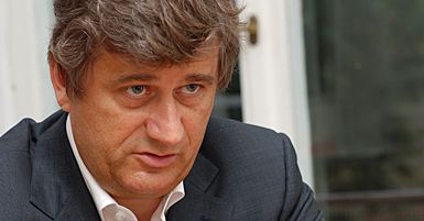 Palikot miał stłuczkę; wjechał w budkę strażnika