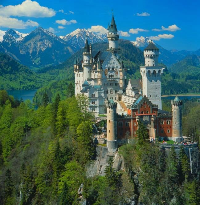 Neuschwanstein - magiczna atrakcja Niemiec