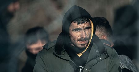 “Łukaszenka przetransportował migrantów z nad polskiej granicy do centrów logistycznych kilka kilometrów od granicy z Łotwą”