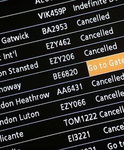 Brytyjskie lotniska działają - linie lotnicze się buntują