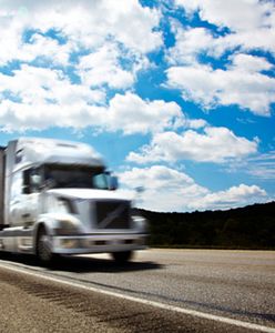 Napadają na ciężarówki - kradną i biją