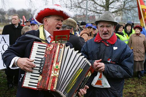 Połowa obywateli chce wyjechać "za chlebem"