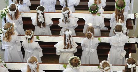Fryzjerka o komunijnej modzie: łapię się za głowę, gdy słyszę pomysły mam