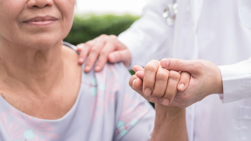 Opieka paliatywna obejmuje pacjentów, którzy zmagają się najczęściej z chorobami nowotworowymi