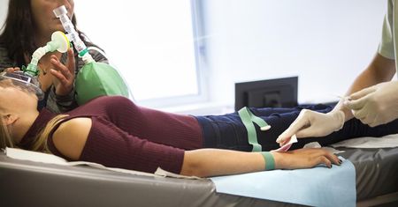 Lekarze alarmują. Rośnie liczba dzieci, które w sposób zamierzony przedawkowały leki