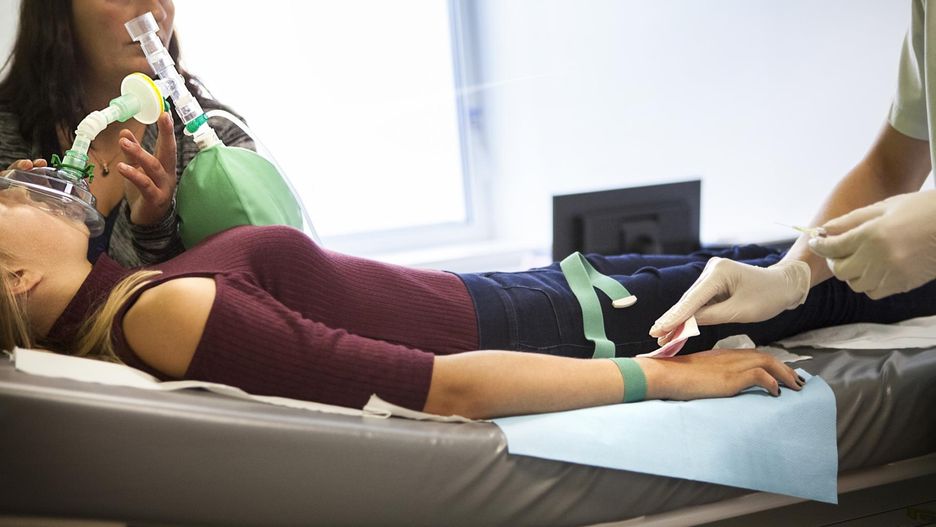 Lekarze alarmują. Rośnie liczba dzieci, które w sposób zamierzony przedawkowały leki