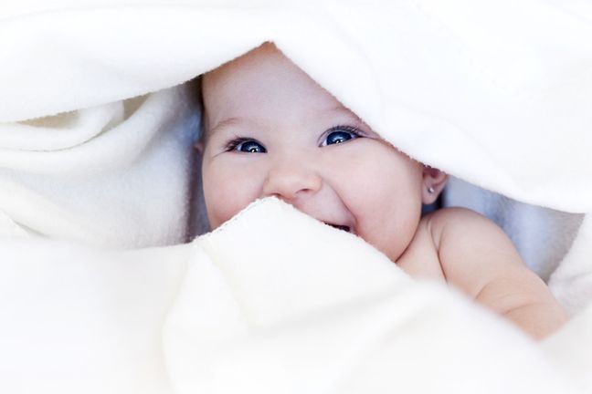 Nie powinniśmy leczyć czkawki podając dziecku dużych ilości wody