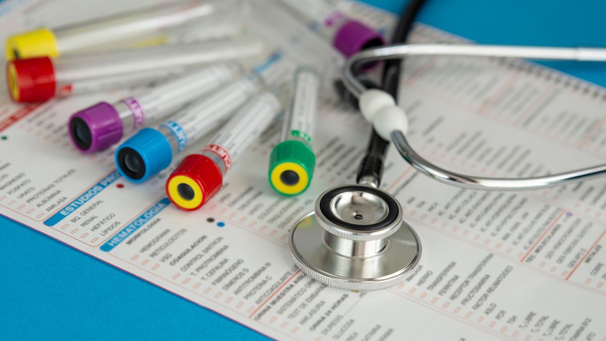 Pancytopenia wykrywana jest w trakcie badania krwi.