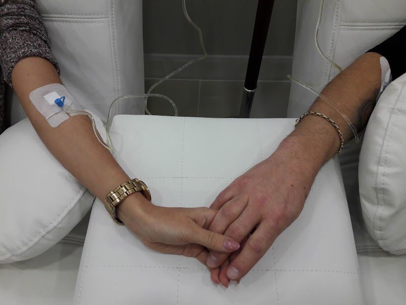 Wlewy witaminowe. Sprawdzamy, czy to hit, czy hochsztaplerstwo