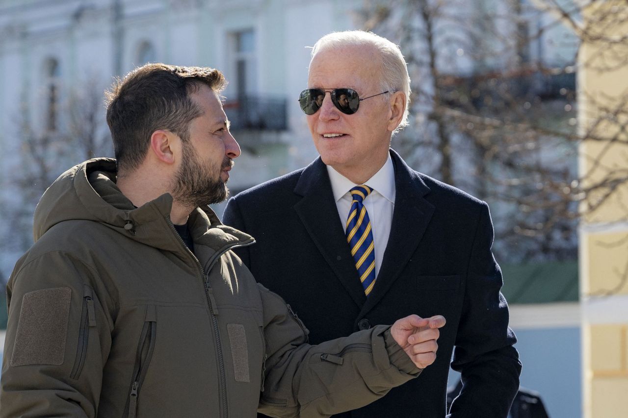 Joe Biden w ulubionych okularach